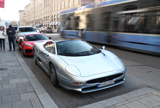 Jaguar XJ220