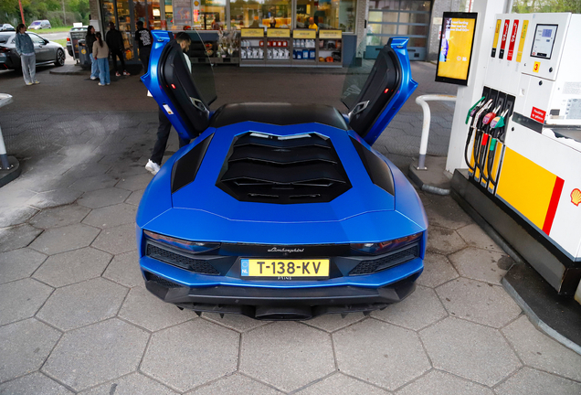 Lamborghini Aventador S LP740-4
