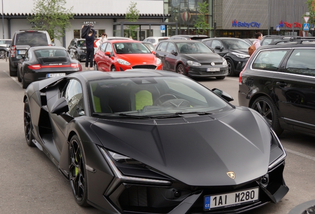 Lamborghini Revuelto
