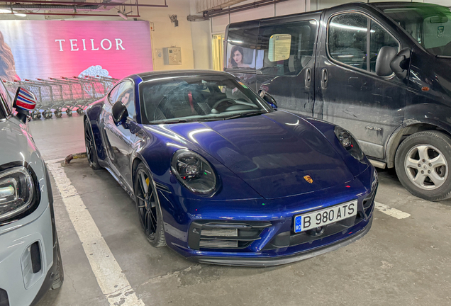 Porsche 992 Carrera 4 GTS