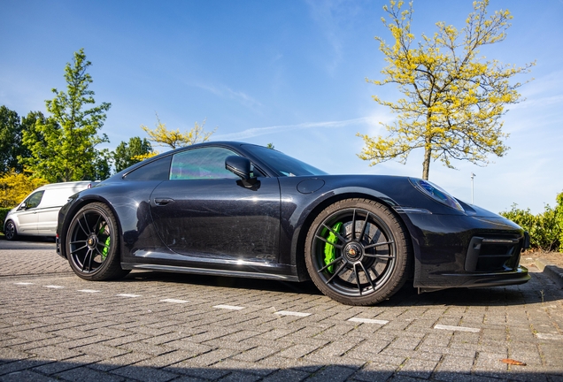 Porsche 992 Carrera 4 GTS