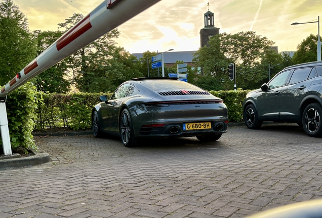 Porsche 992 Carrera 4S
