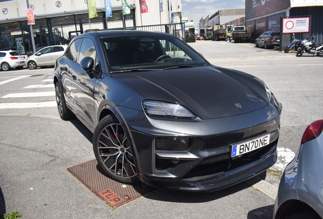 Porsche Macan EV Turbo