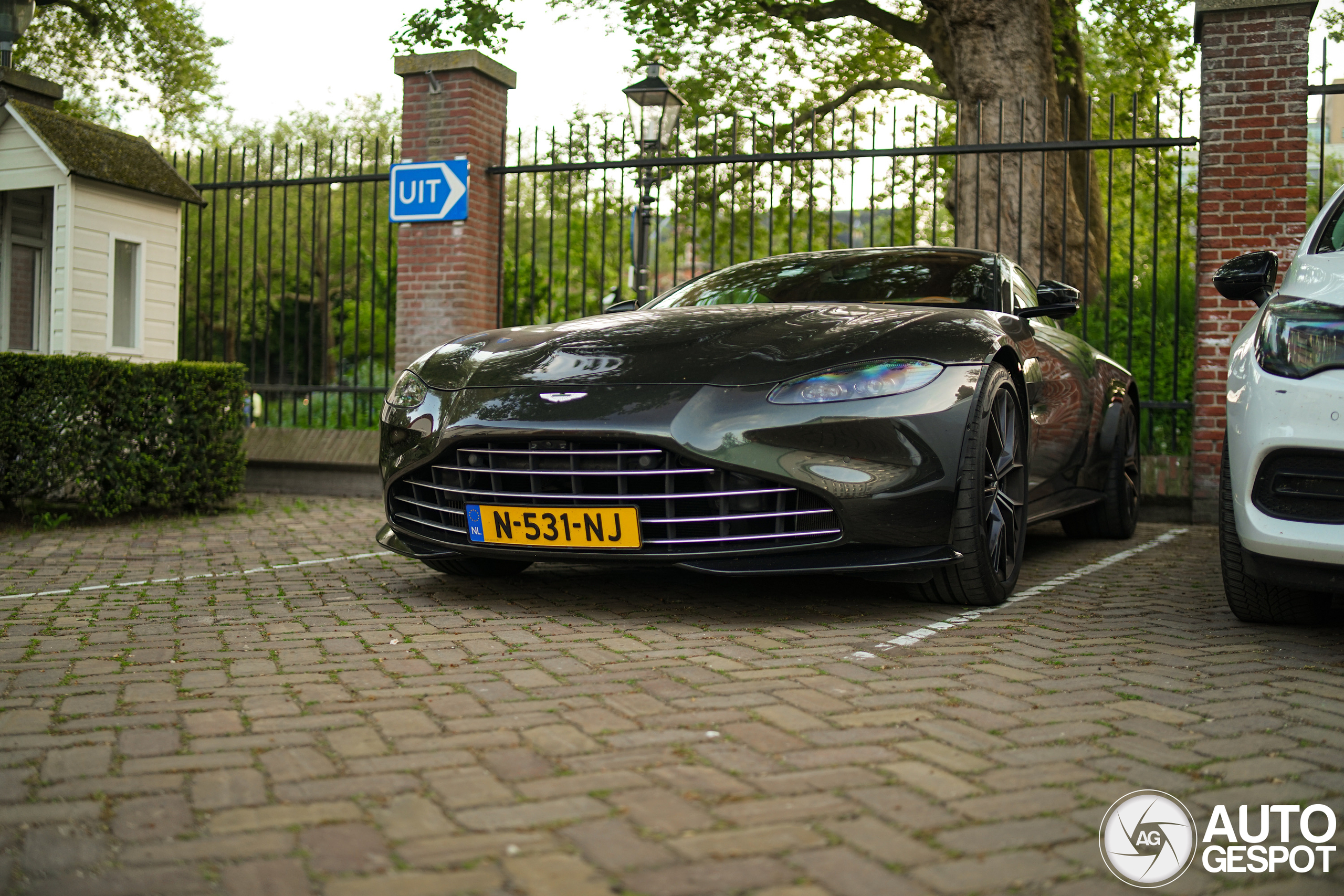 Aston Martin V8 Vantage 2018