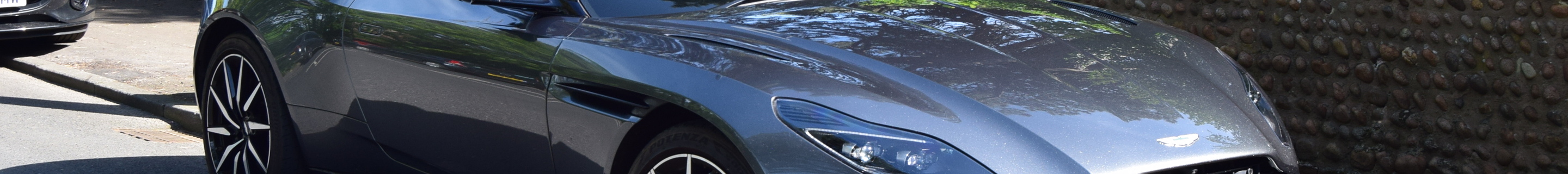 Aston Martin DB11 V8