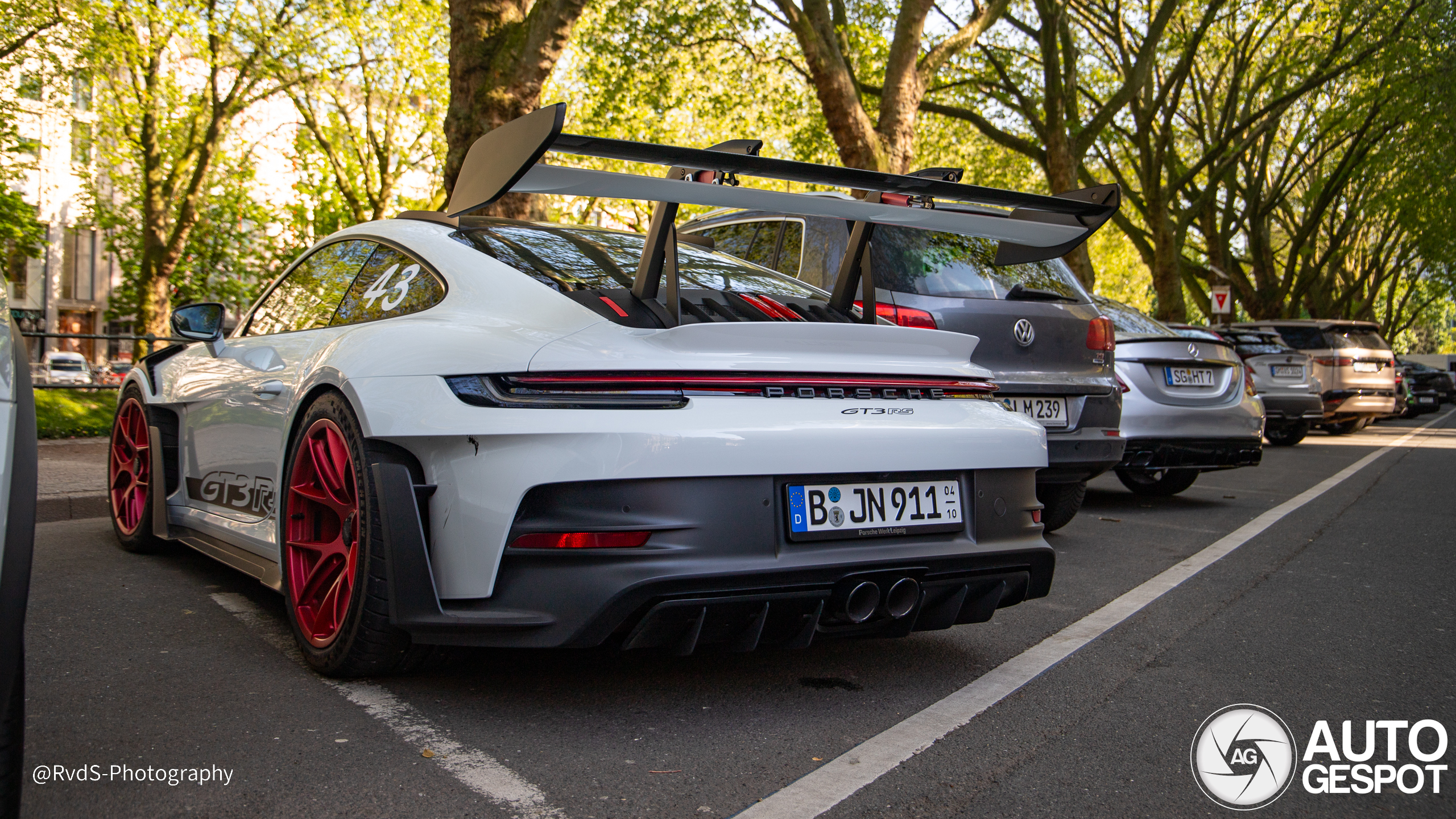 Porsche 992 GT3 RS Weissach Package