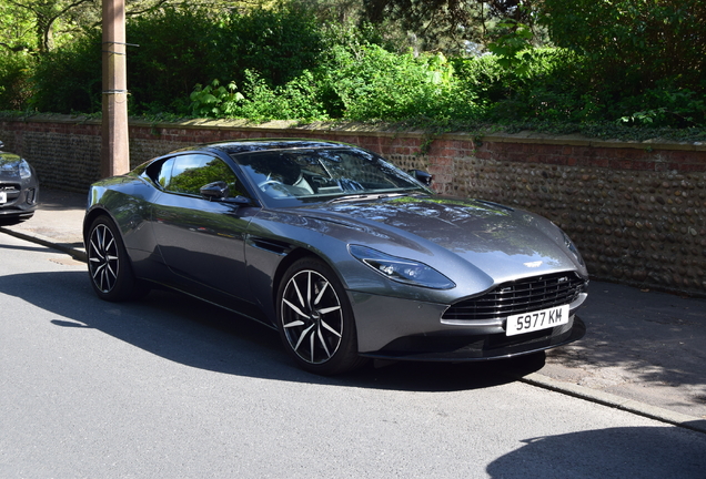 Aston Martin DB11