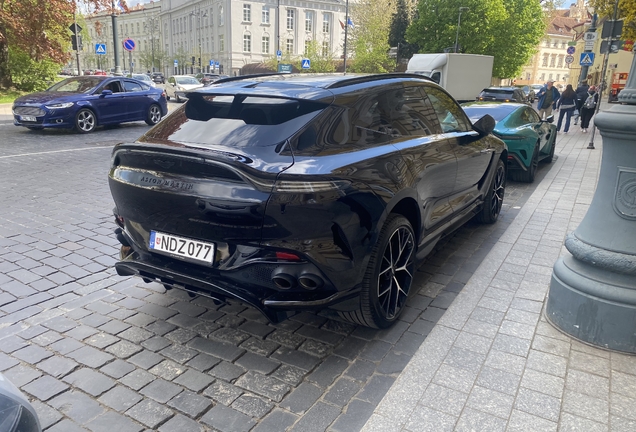 Aston Martin DBX707