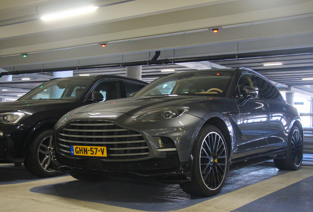 Aston Martin DBX707
