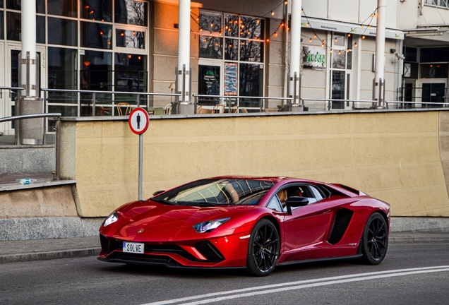 Lamborghini Aventador S LP740-4