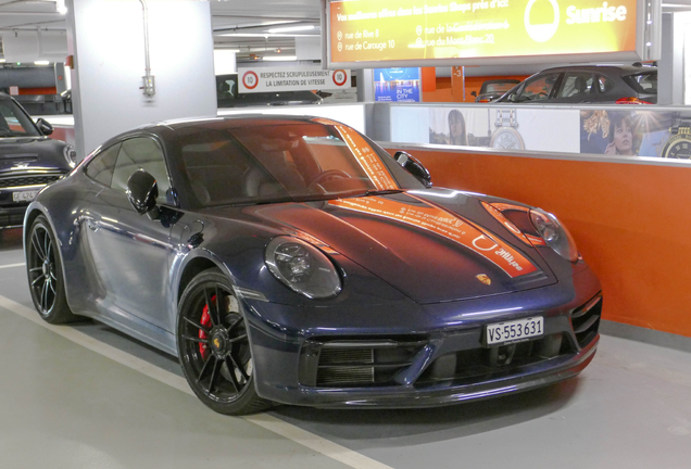 Porsche 992 Carrera 4 GTS