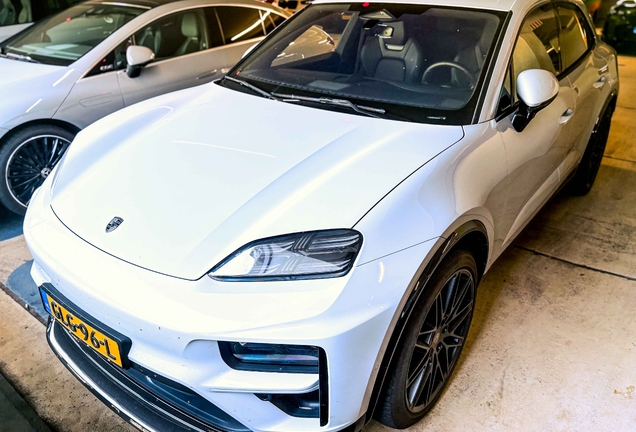 Porsche Macan EV Turbo