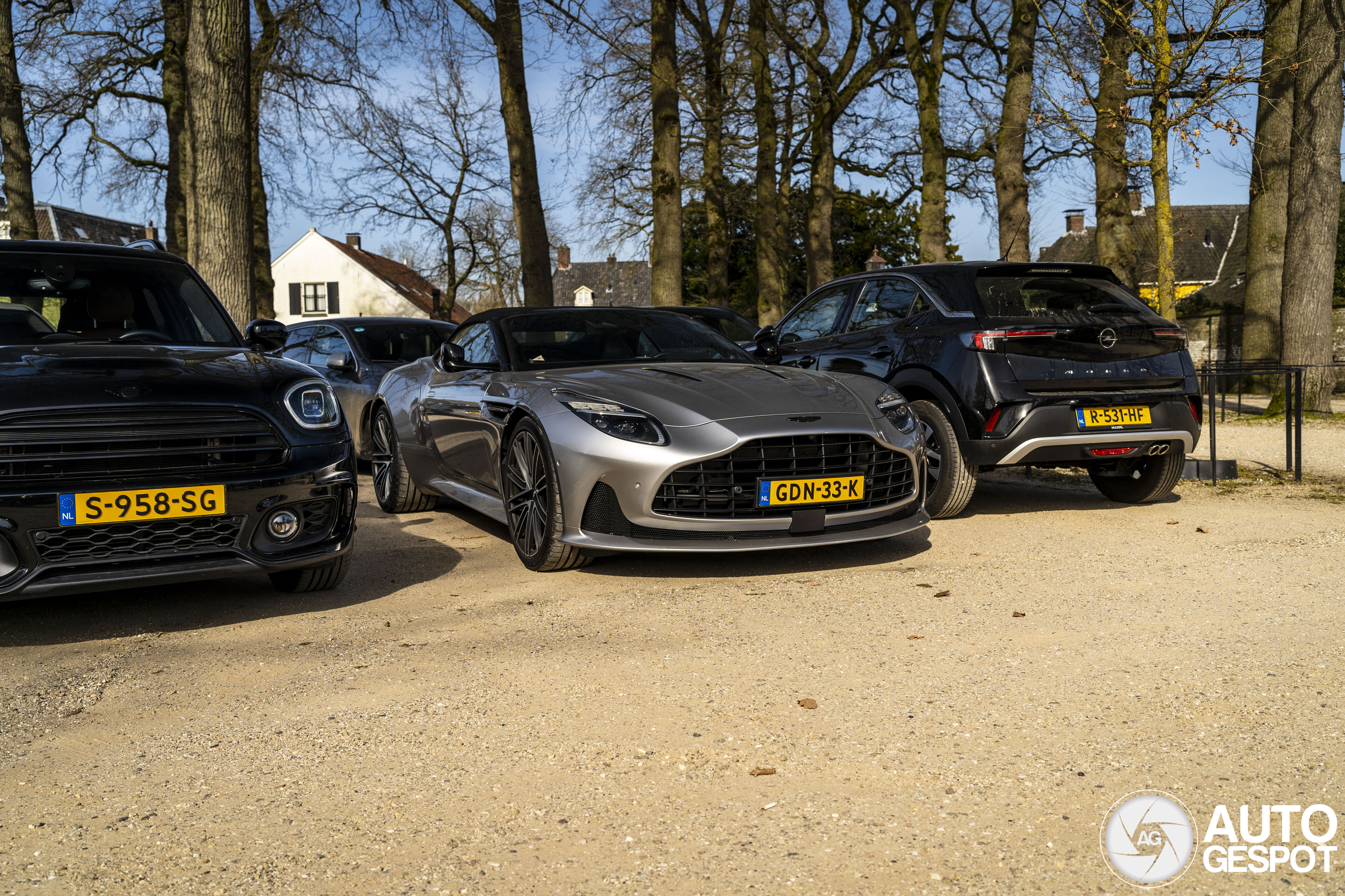 Aston Martin DB12 Volante
