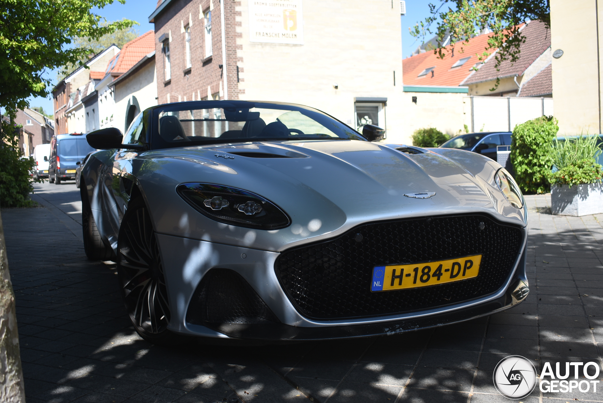 Aston Martin DBS Superleggera Volante
