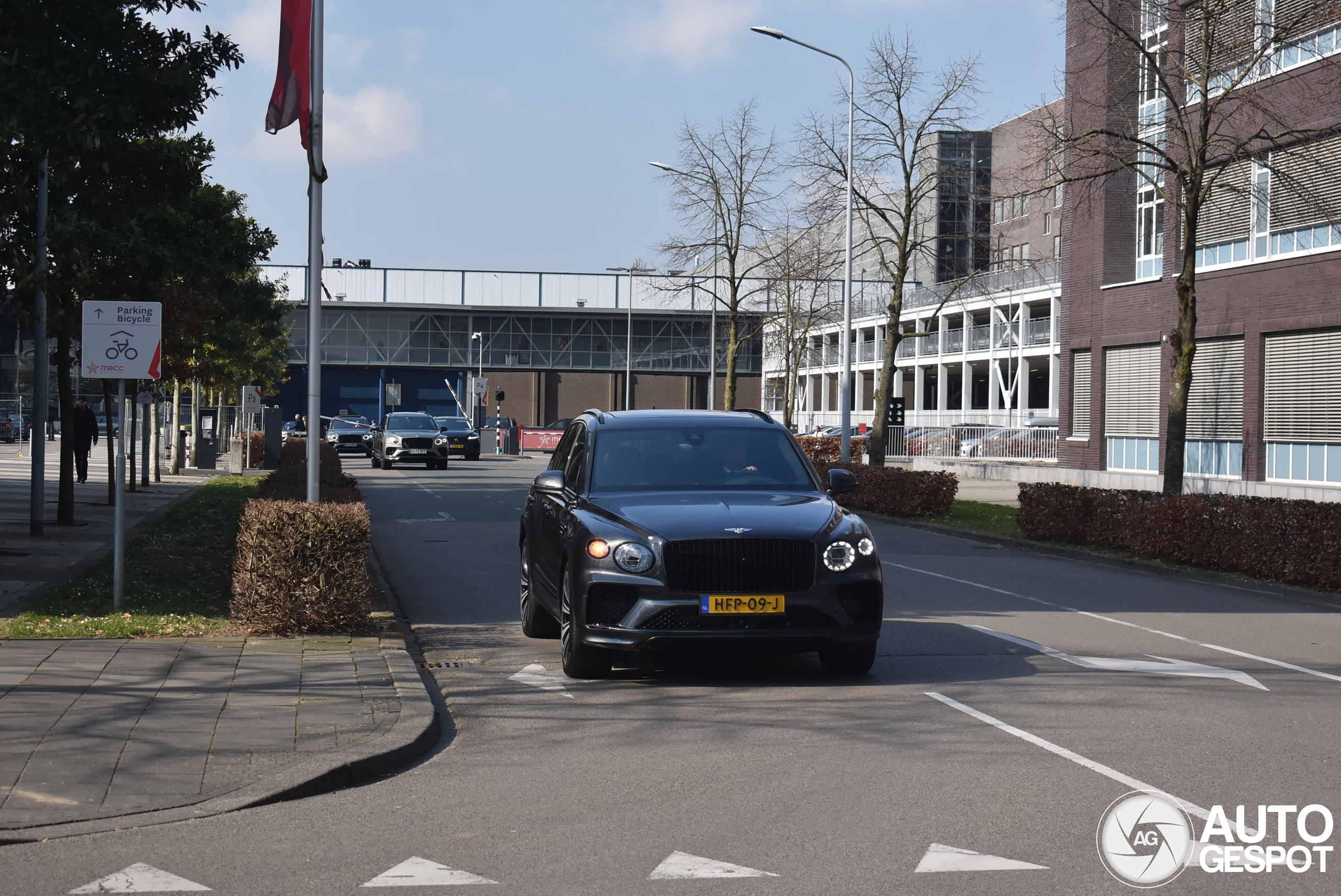 Bentley Bentayga Hybrid Azure 2024