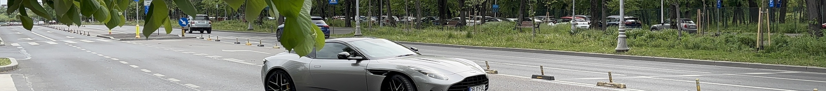 Aston Martin DB12