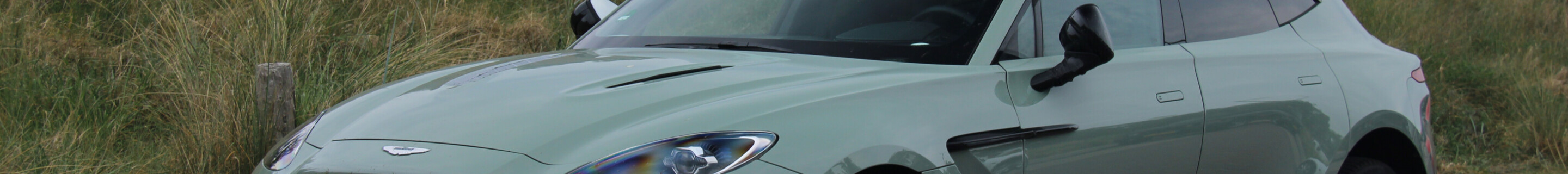 Aston Martin DBX707