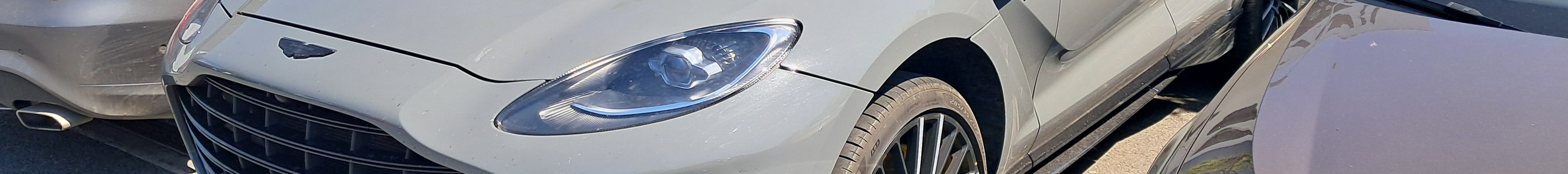 Aston Martin DBX707
