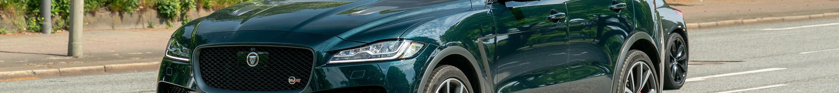 Jaguar F-PACE SVR
