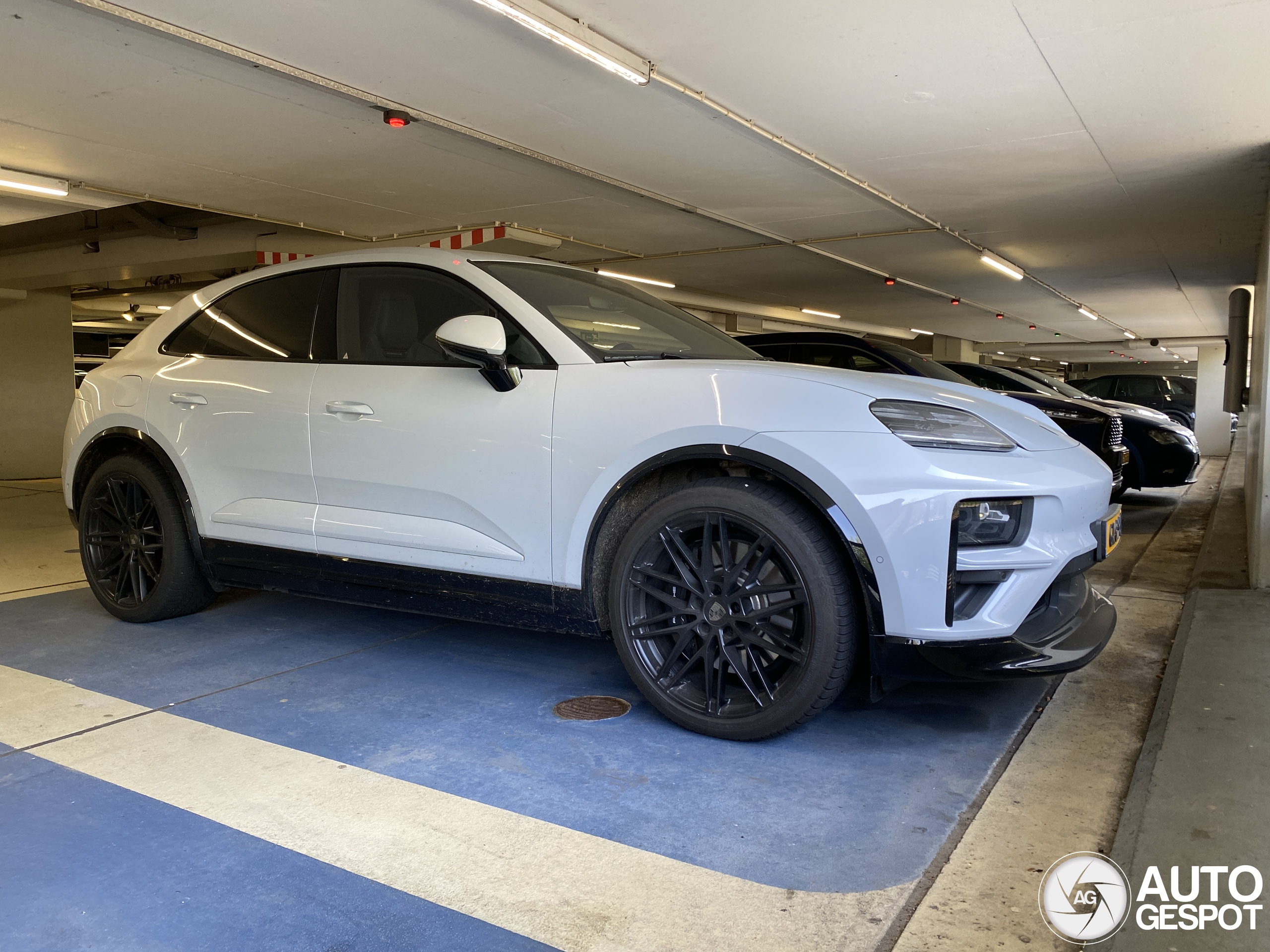 Porsche Macan EV Turbo