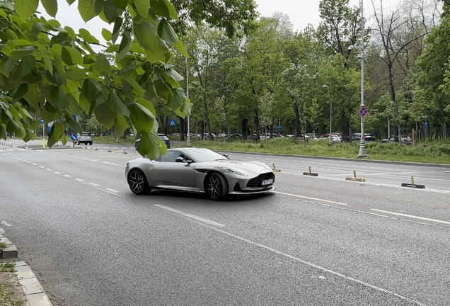 Aston Martin DB12