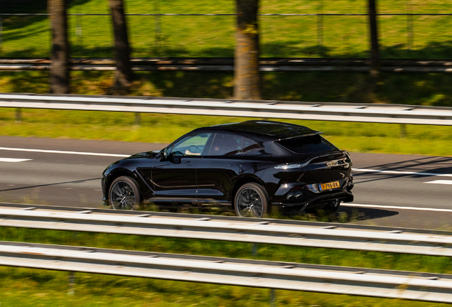 Aston Martin DBX707