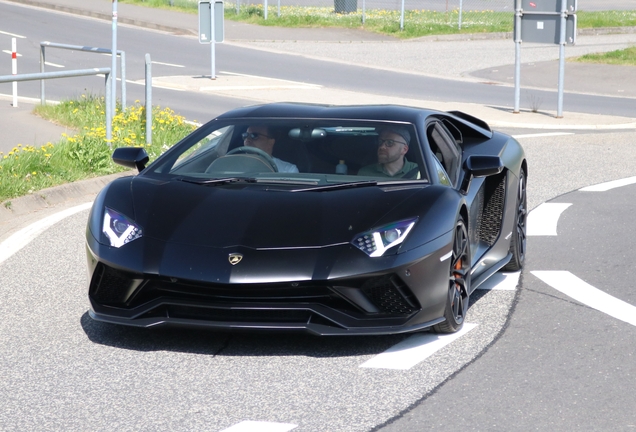 Lamborghini Aventador S LP740-4