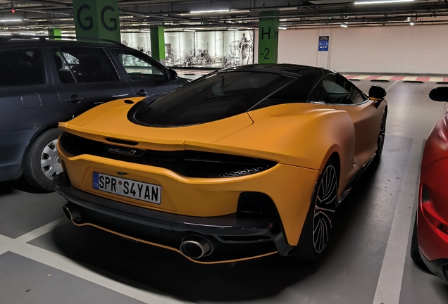 McLaren GT