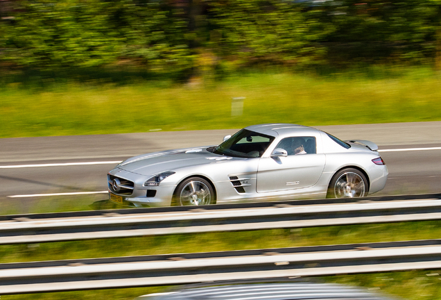 Mercedes-Benz SLS AMG