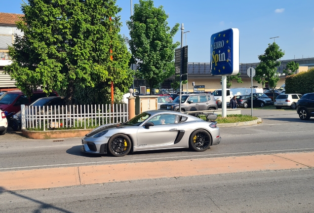 Porsche 718 Cayman GT4 RS Weissach Package