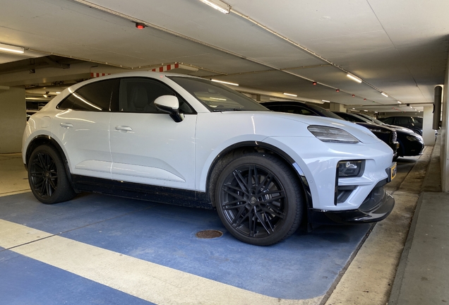 Porsche Macan EV Turbo