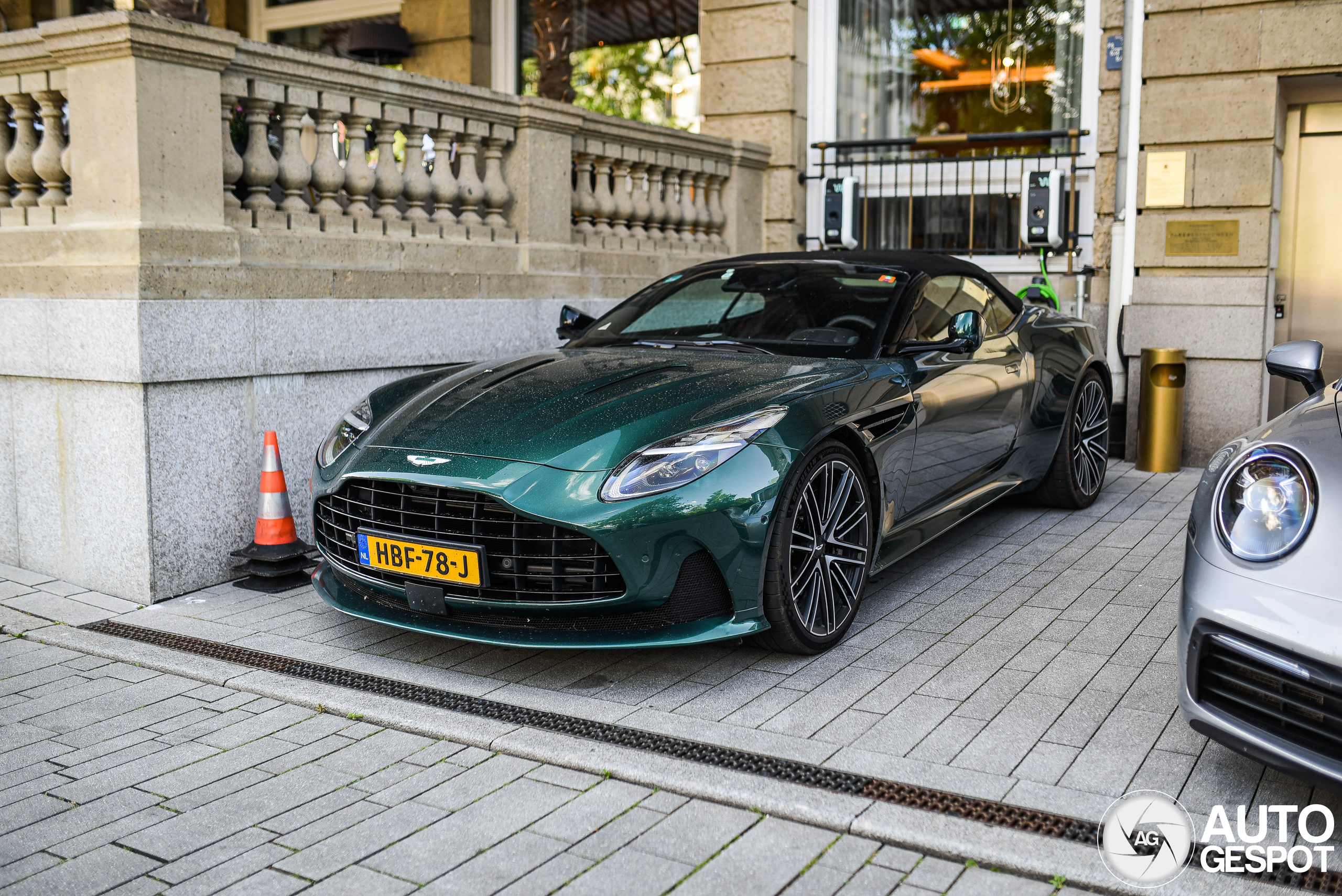 Aston Martin DB12 Volante