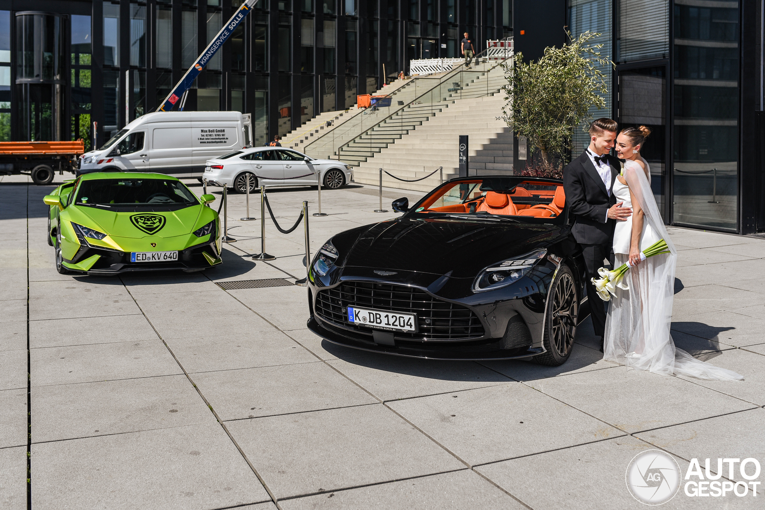 Stijlvolle Aston Martin DB12 doet dienst als trouwauto