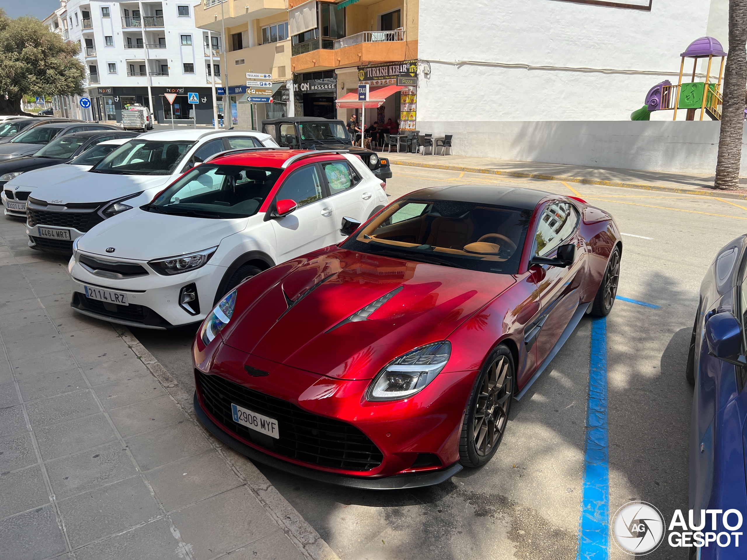 Aston Martin Vanquish 2025