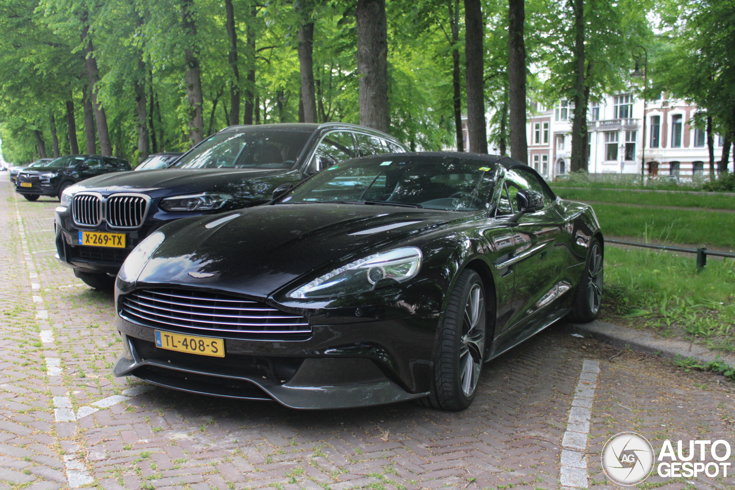 Aston Martin Vanquish Volante 2015 Carbon Black Edition