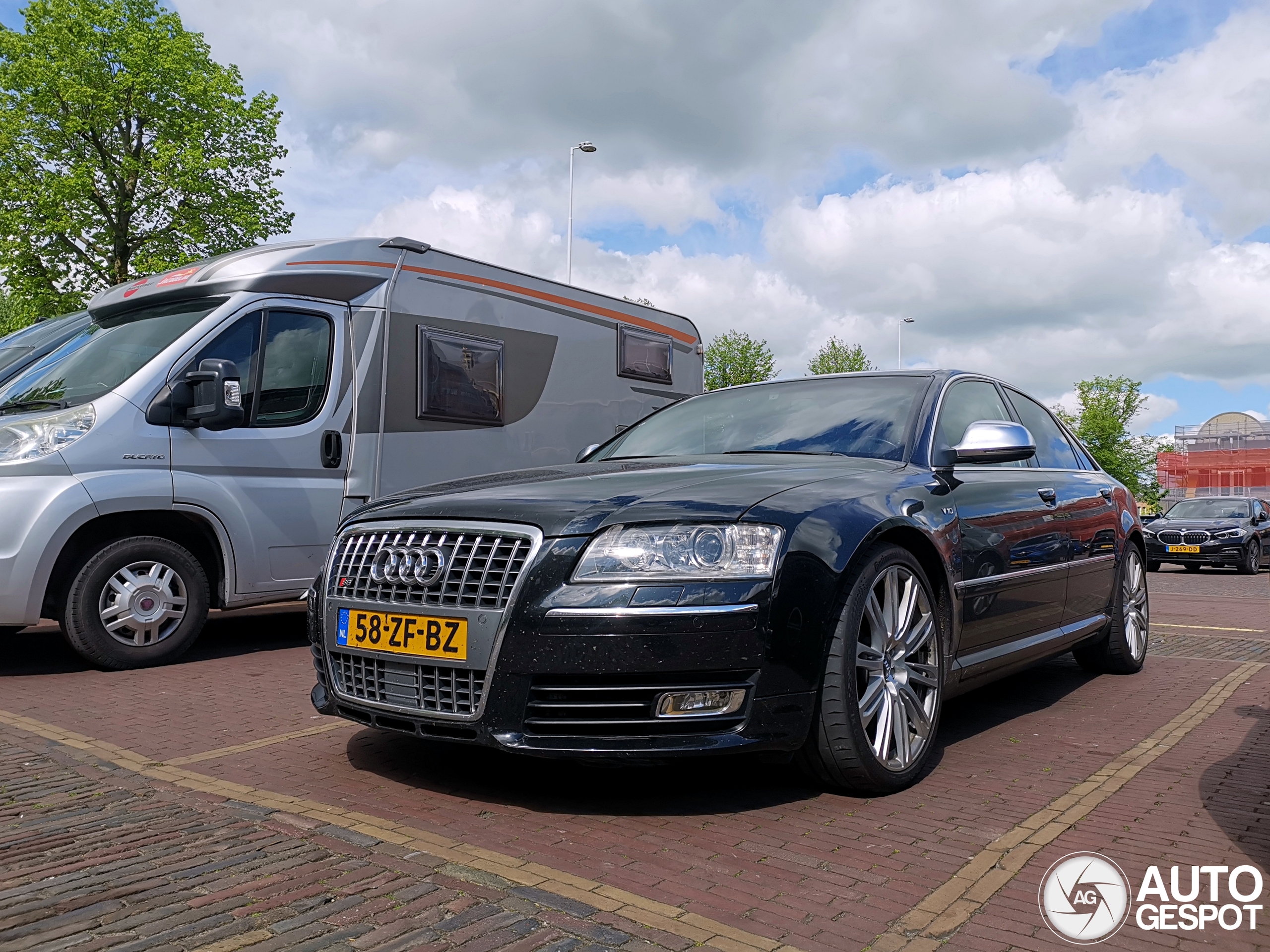 Audi S8 D3