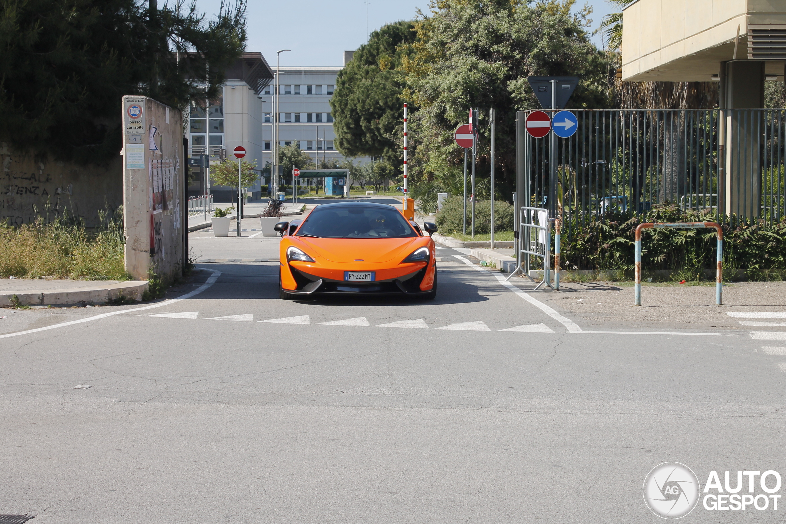 McLaren 570GT