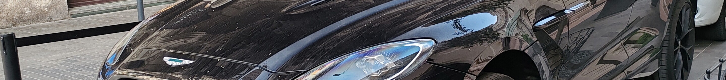 Aston Martin DBX707