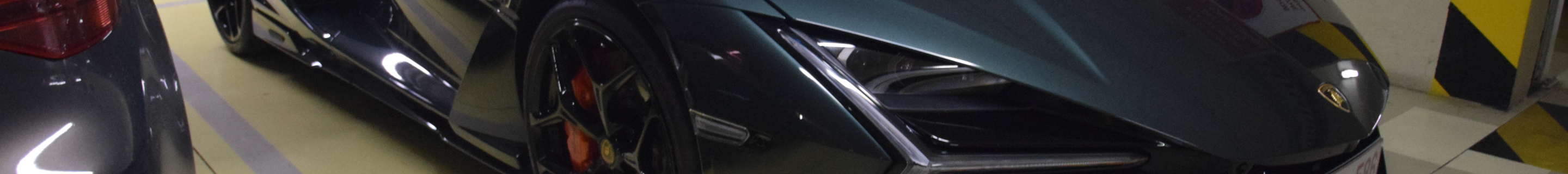 Lamborghini Revuelto