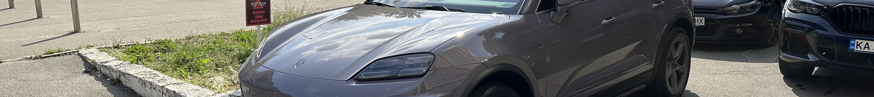 Porsche Macan EV Turbo