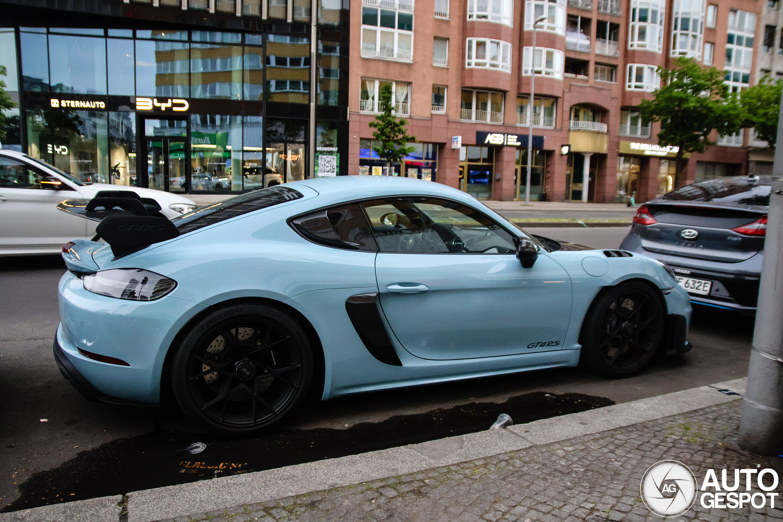 Porsche 718 Cayman GT4 RS Weissach Package