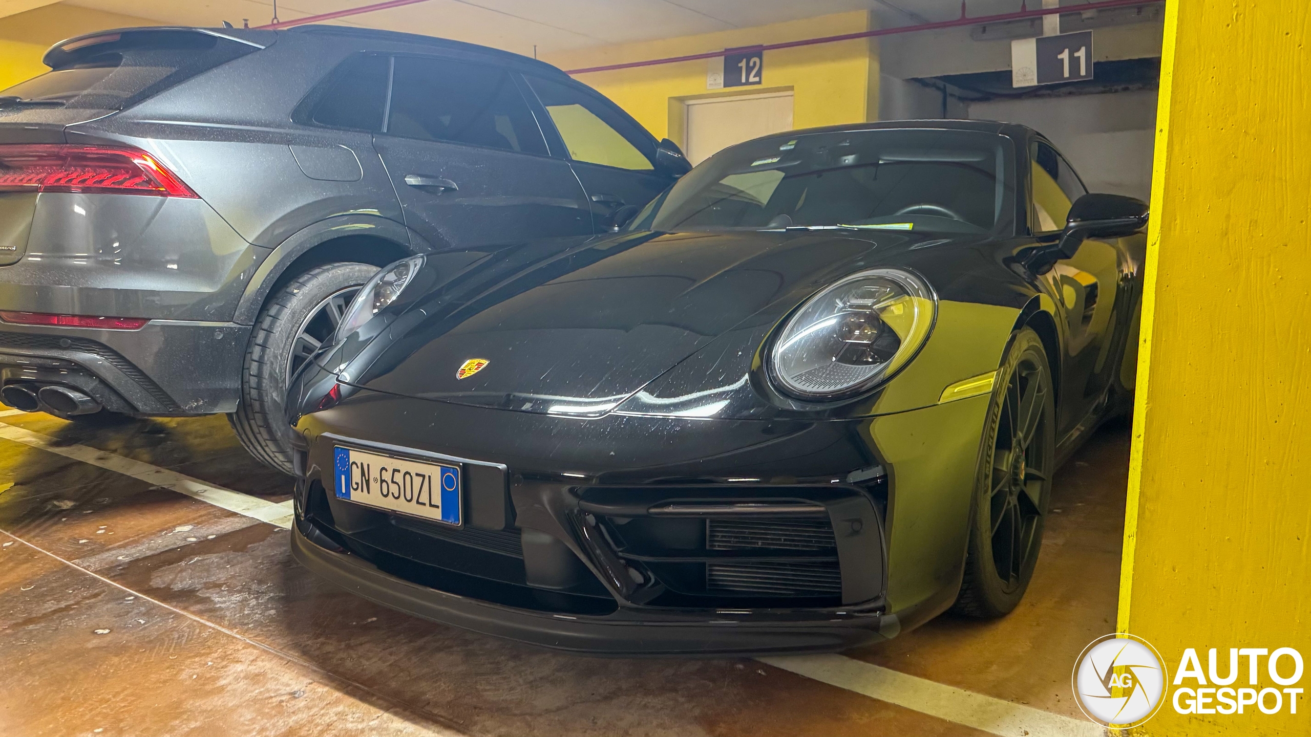 Porsche 992 Carrera 4 GTS