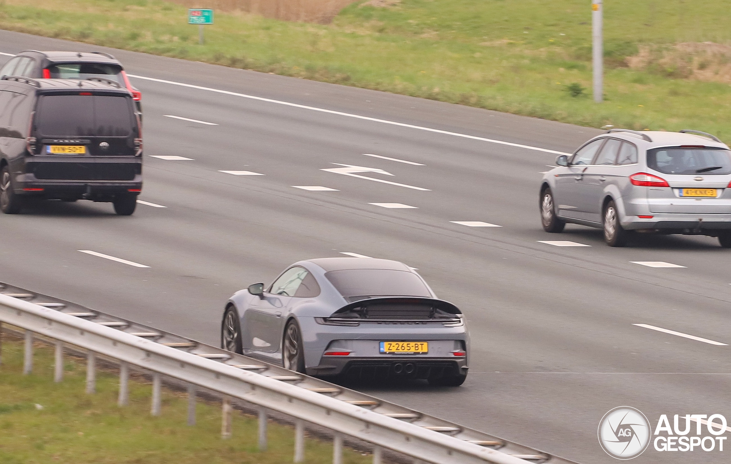 Porsche 992 GT3 Touring