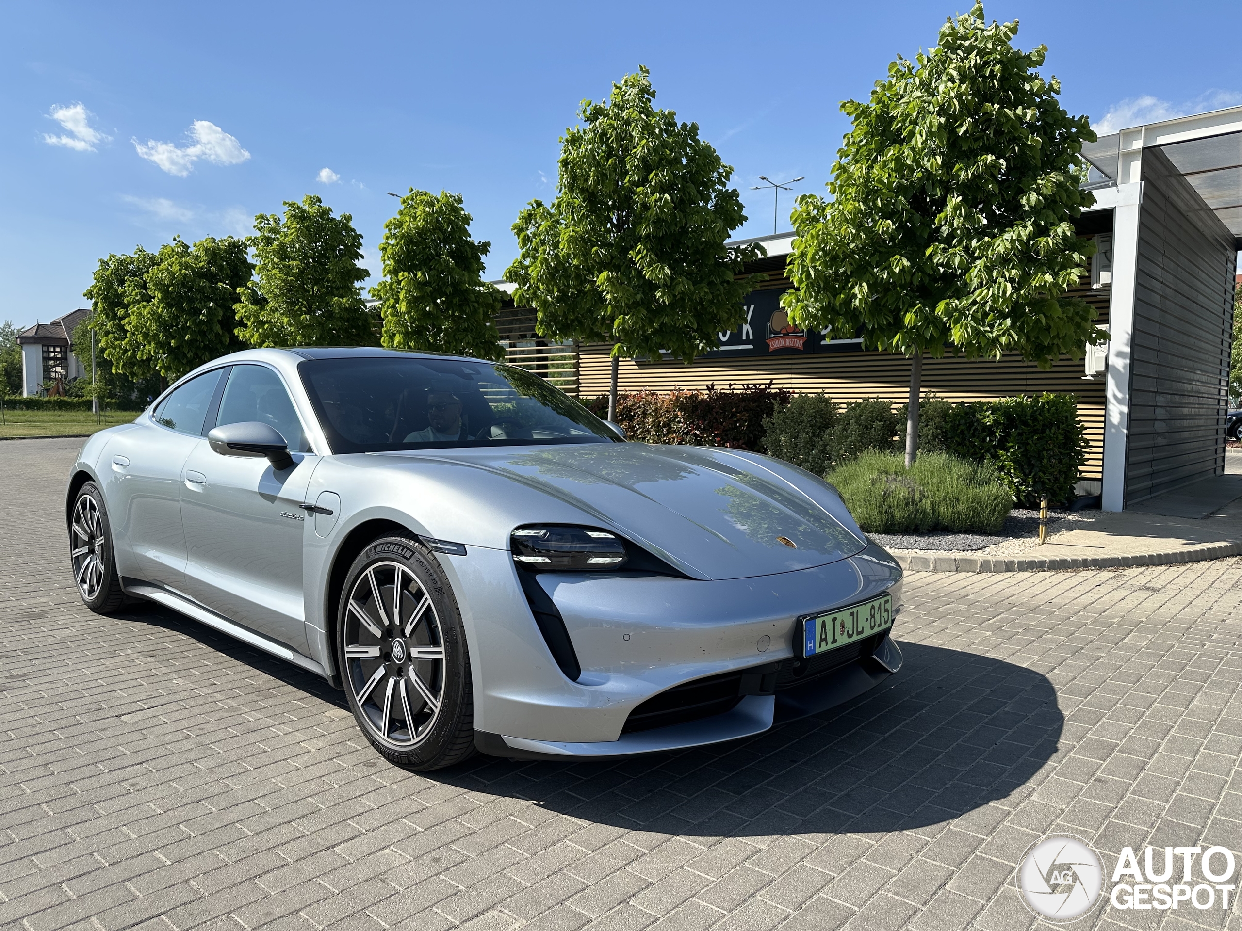 Porsche Taycan Turbo