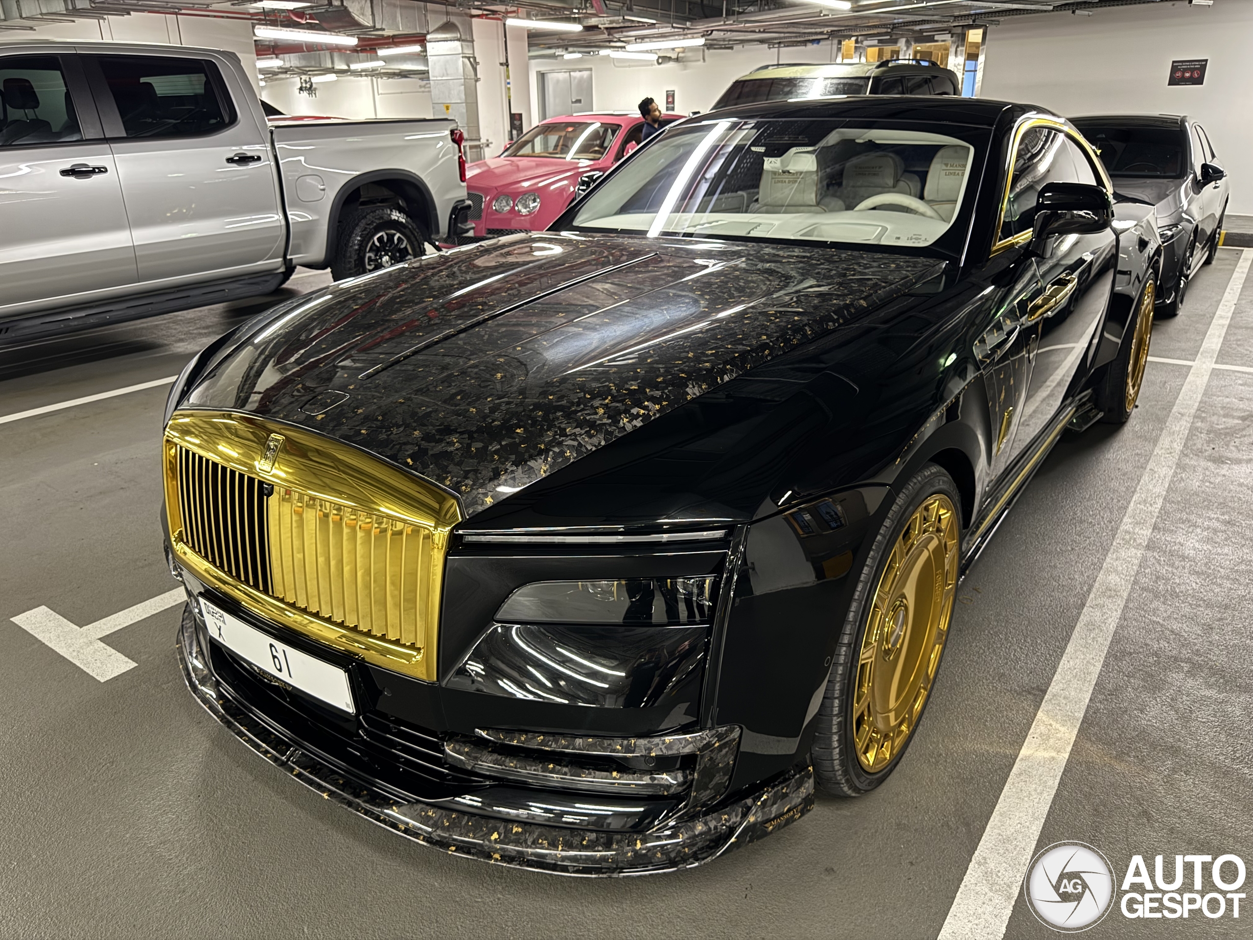 Met goudvlokken: Rolls-Royce Spectre Mansory Equista Linea d'Oro