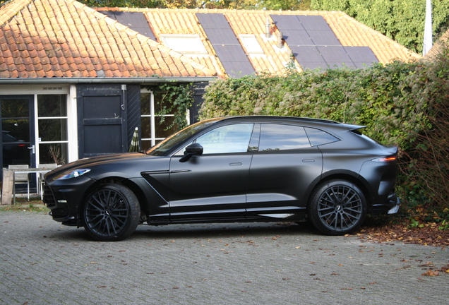 Aston Martin DBX707