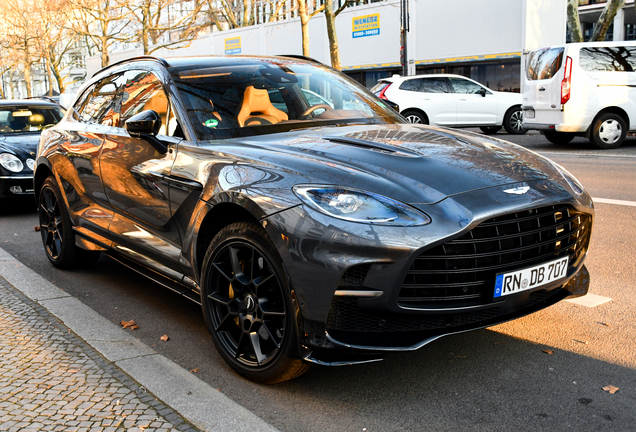 Aston Martin DBX707