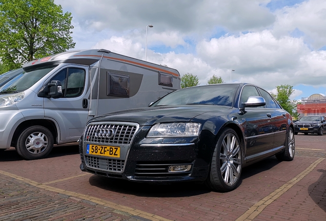 Audi S8 D3