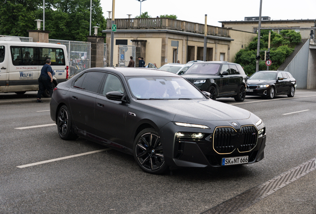 BMW M760e xDrive
