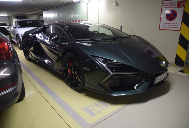 Lamborghini Revuelto